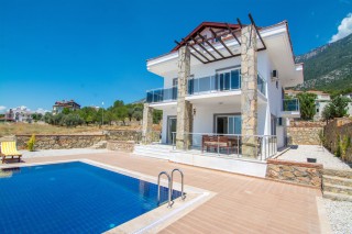 Villa Mithat, 5 bedroom villa in Ovacik with large pool.