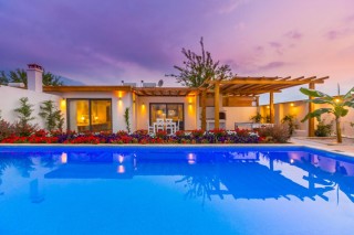 Pandora Evi, 2 Bedroom Luxury Villa İn Hisaronu with pool table