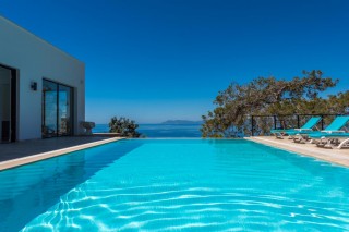 Luxury 6 bedroom villa with secluded pool and sea view