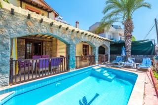 4 bedroom villa in Calis with private swimming pool.