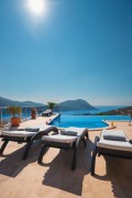 5 bedroom ultra luxury villa with sea views and close to centre