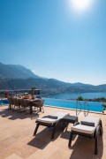 5 bedroom ultra luxury villa with sea views and close to centre