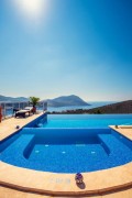 5 bedroom ultra luxury villa with sea views and close to centre