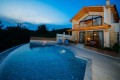 1 bedroom private and secluded honeymoon villa with sea view