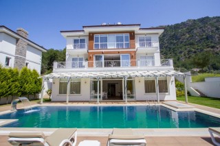 4 bedroom villa in Gocek sleeps 8 people with private pool 